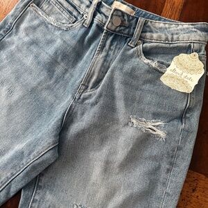 Size 26 Never worn  mom jeans